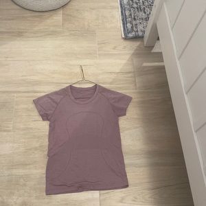Lululemon - Swifty Tech Short Sleeve Shirt - Color Velvet Dust - Size 6